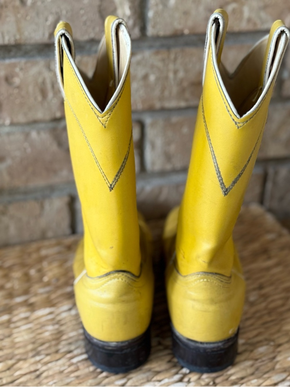 Laredo yellow Leather Cowboy Boots. Tan interior - Picture 3 of 8